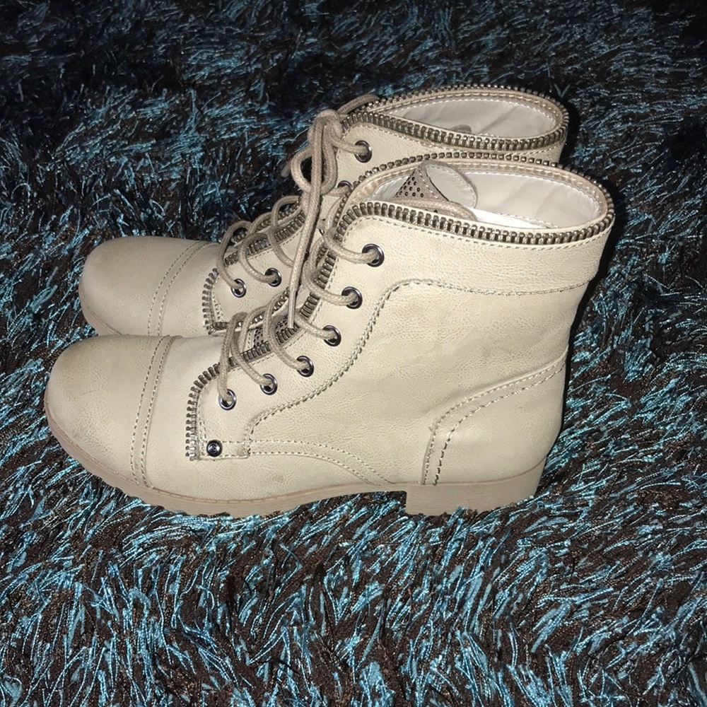 Boots - Picture 2 of 4